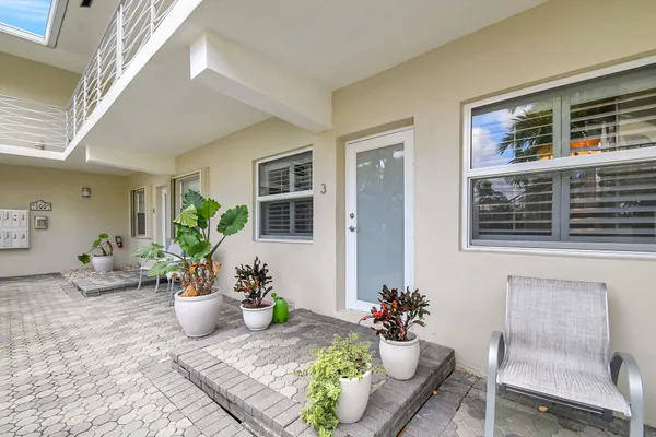 $575,000 | 100 Venetian Drive, Unit 3, Delray Beach, FL 33483