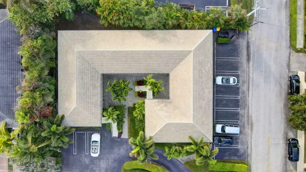 $575,000 | 100 Venetian Drive, Unit 3, Delray Beach, FL 33483