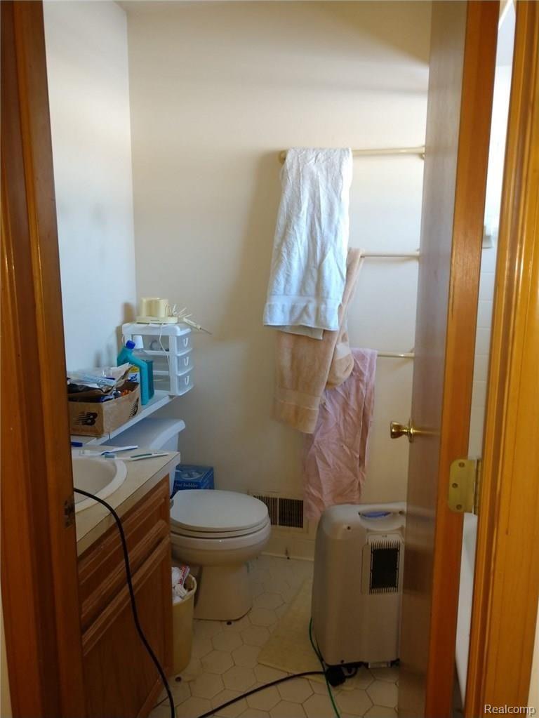 5513 Chicago Road, Unit 2 Warren, MI 48092 - Photo 16 of 29 IMG_20180109_094408755.jpg