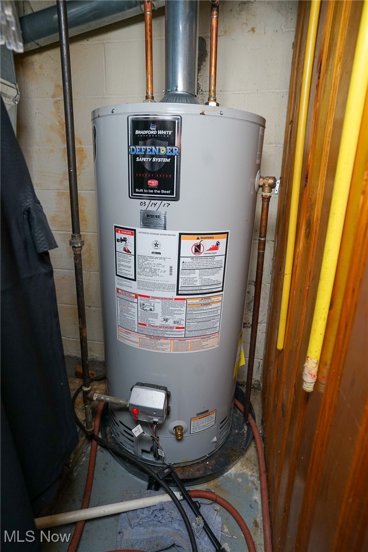 2375 Burnham Road Akron, OH 44333 - Photo 31 of 39 Water heater