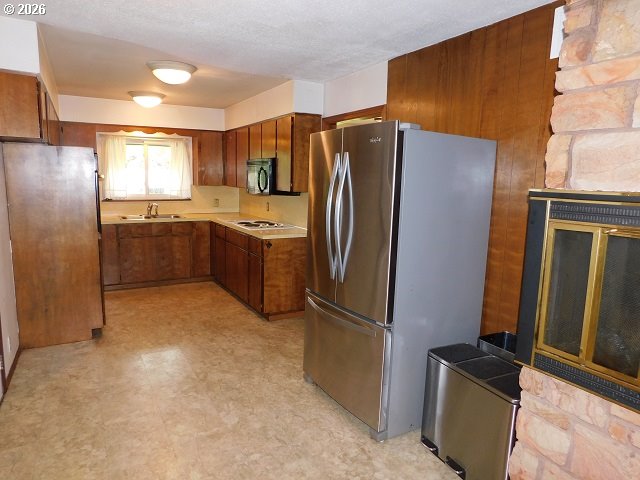 19512 Biggs Road Vernonia, OR 97064 - Photo 12 of 38 Kitchen