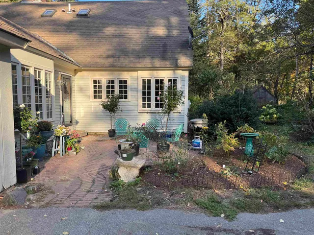 $575,000 | 100 Antrim Road, Hancock, NH 03449