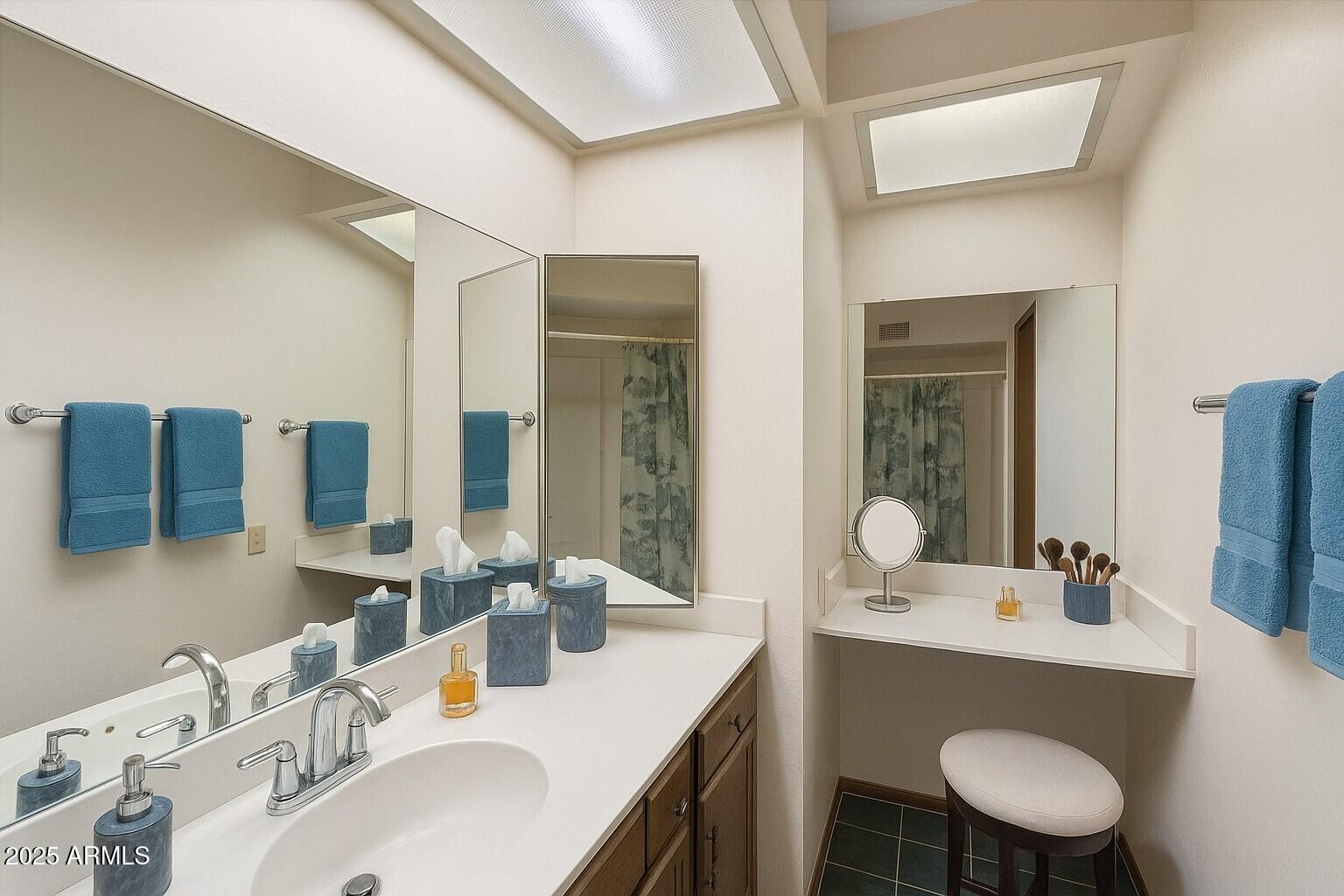 6533 North 7th Avenue, Unit 34 Phoenix, AZ 85013 - Photo 20 of 32 a bathroom with a sink and a mirror