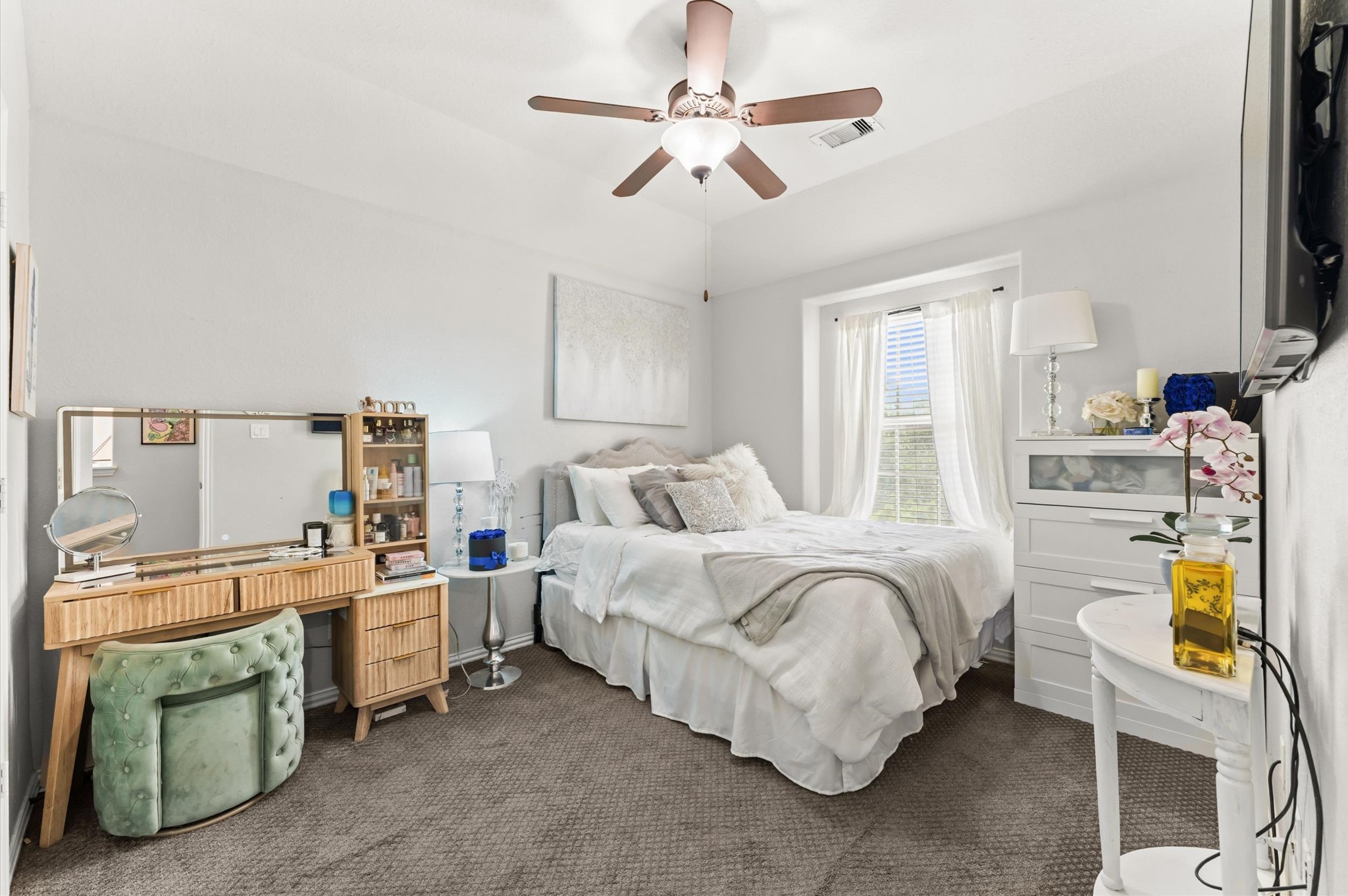 14016 Savannah Landing Lane Rosharon, TX 77583 - Photo 35 of 49 a bed room with a bed and a chandelier