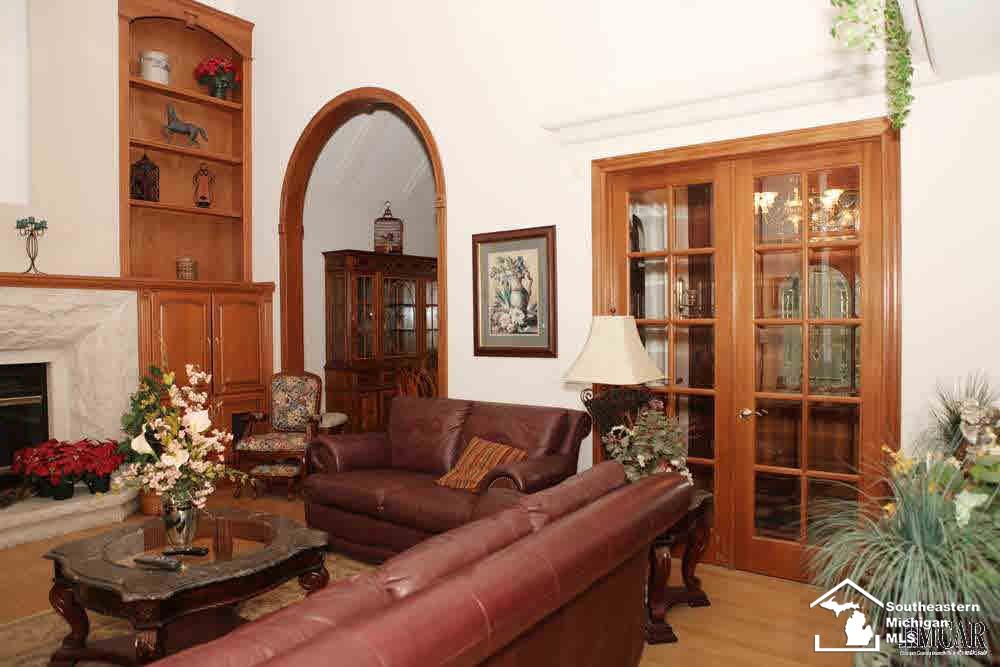 3663 Consear Road Lambertville, MI 48144 - Photo 3 of 22 Living Room