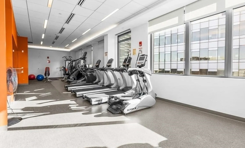 80-82 Fenwood Road, Unit 1007 Boston, MA 02115 - Photo 6 of 8