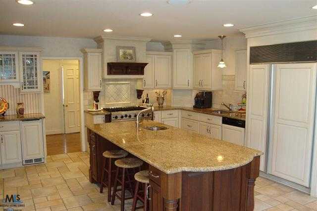 235 Cloverly Road Grosse Pointe, MI 48236 - Photo 11 of 30 31181219-10.JPG