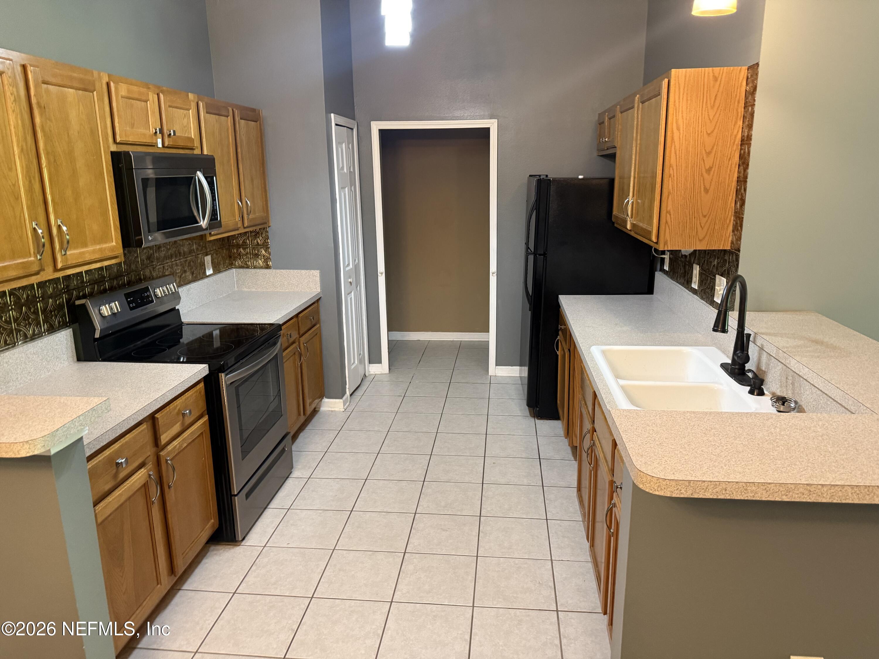 7920 Merrill Road, Unit 914 Jacksonville, FL 32277 - Photo 3 of 19 IMG_2878