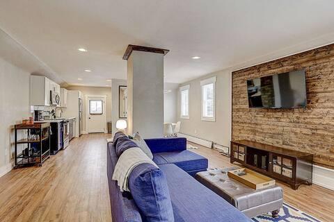 1202 North 45th Street, Unit 1202A Milwaukee, WI 53208 - Photo 9 of 18 living room 2