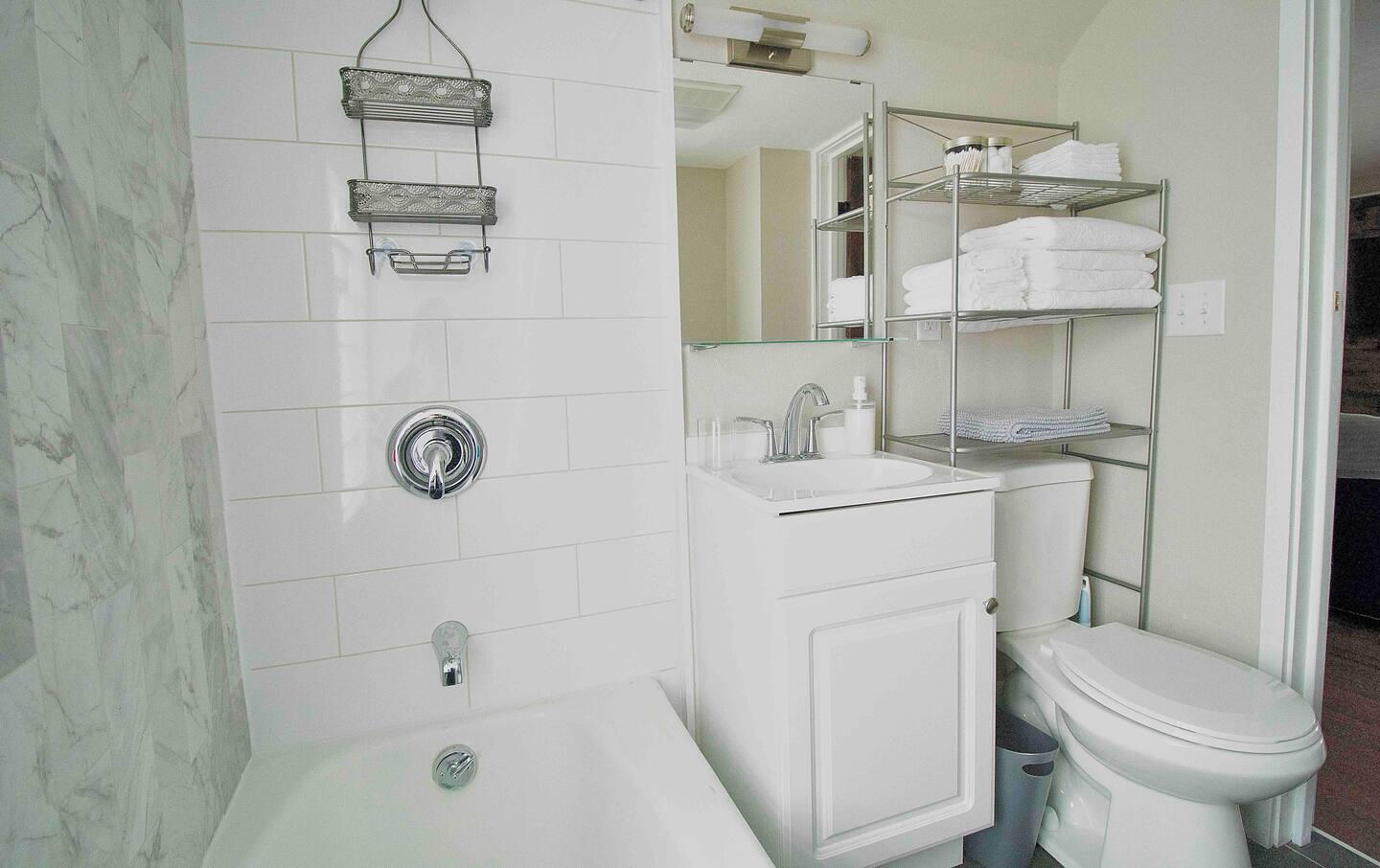 1202 North 45th Street, Unit 1202A Milwaukee, WI 53208 - Photo 15 of 18 bathroom 2