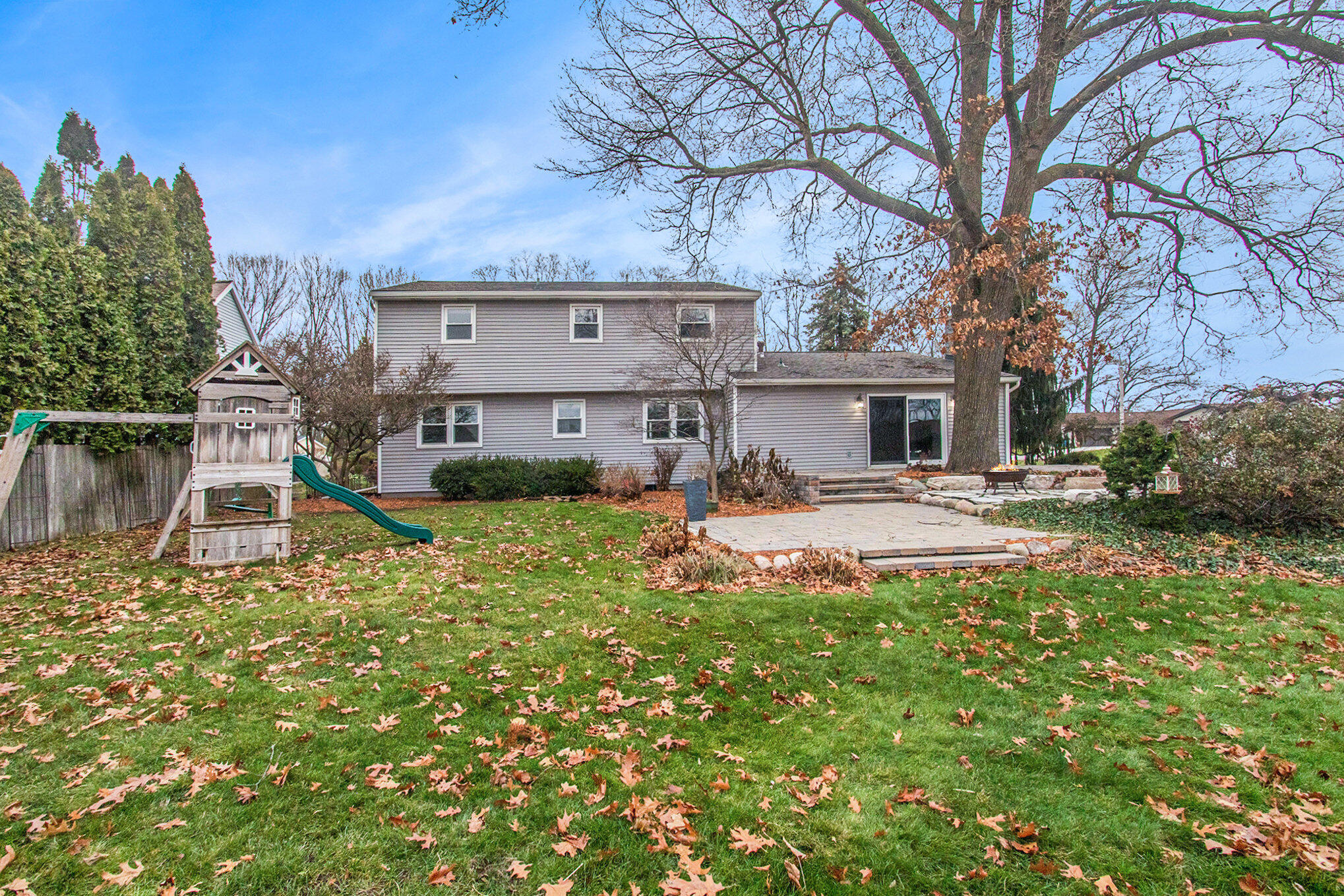 16118 Harbor View Drive Spring Lake, MI 49456 - Photo 2 of 38 025_fm_zlm_busa_0870_606