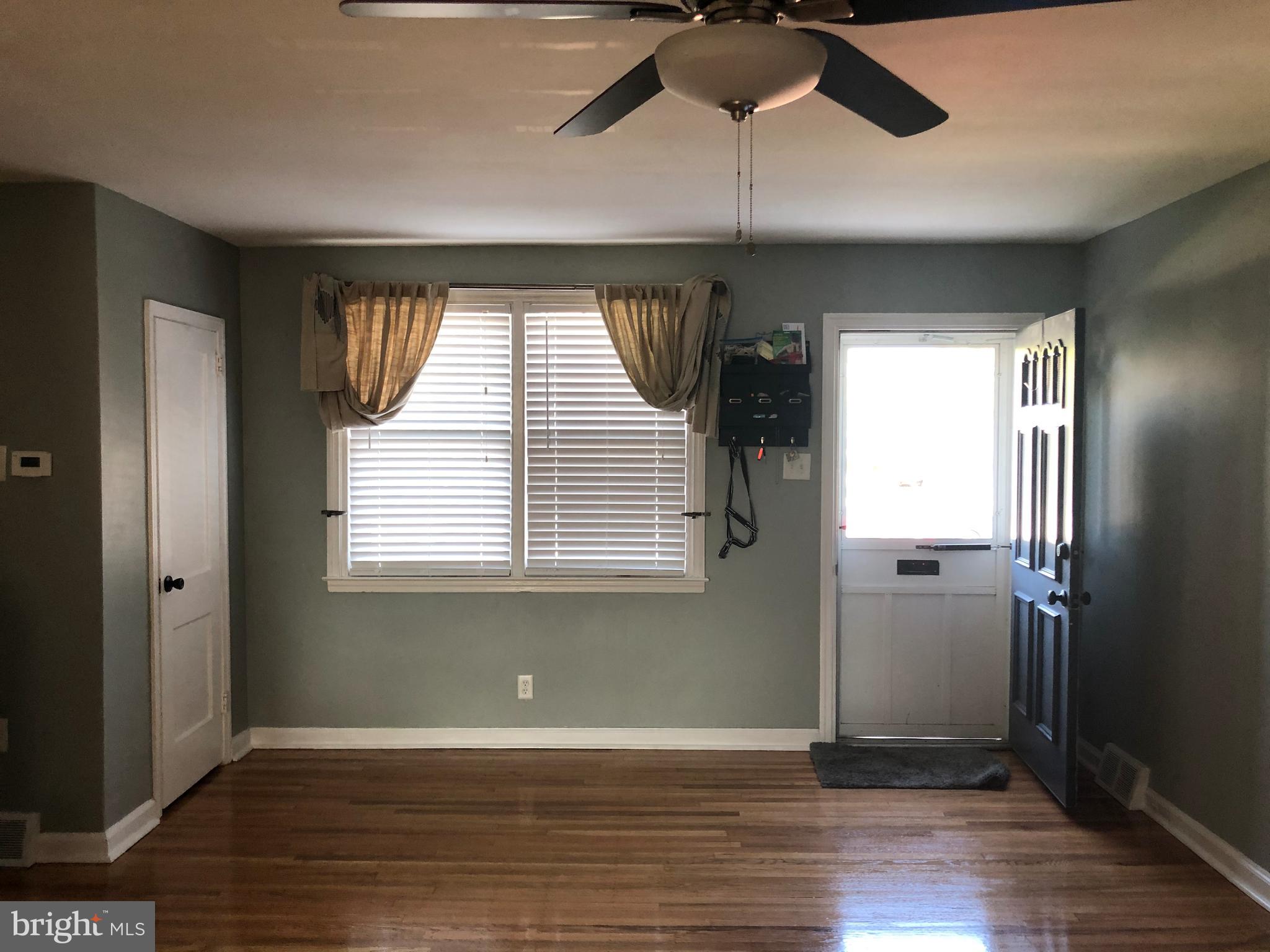 3060 Willits Road Philadelphia, PA 19136 - Photo 3 of 15 Living Room