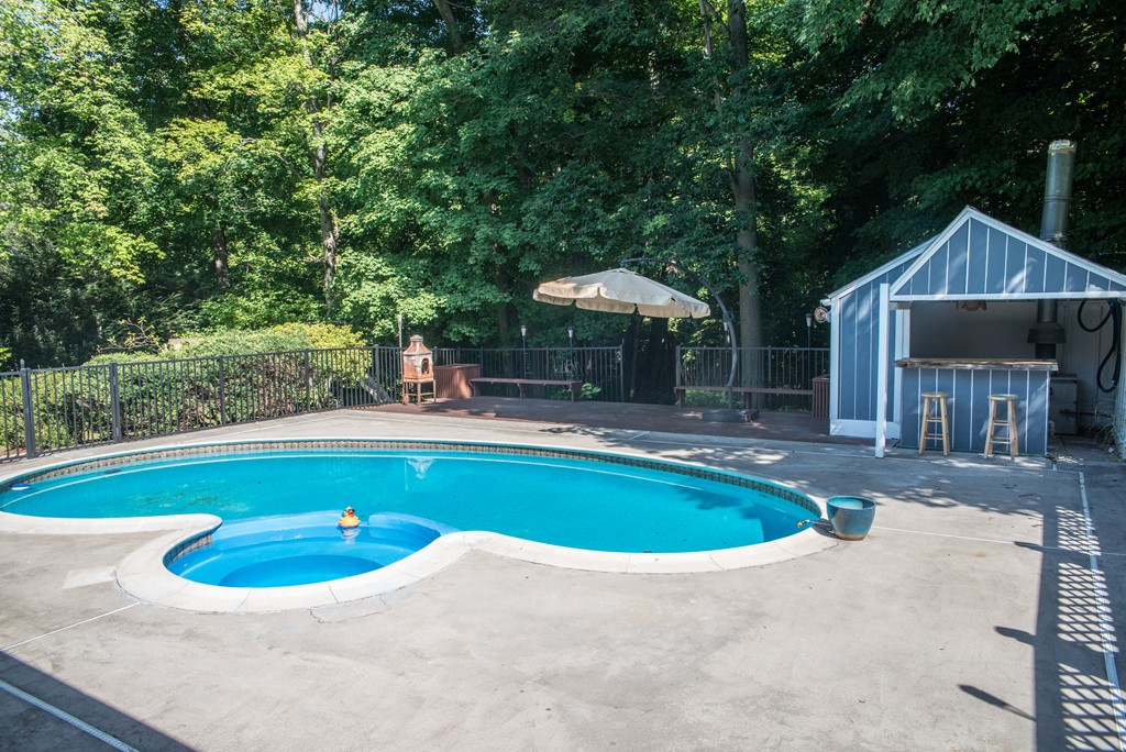145 Franklin Road Longmeadow, MA 01106 - Photo 3 of 30