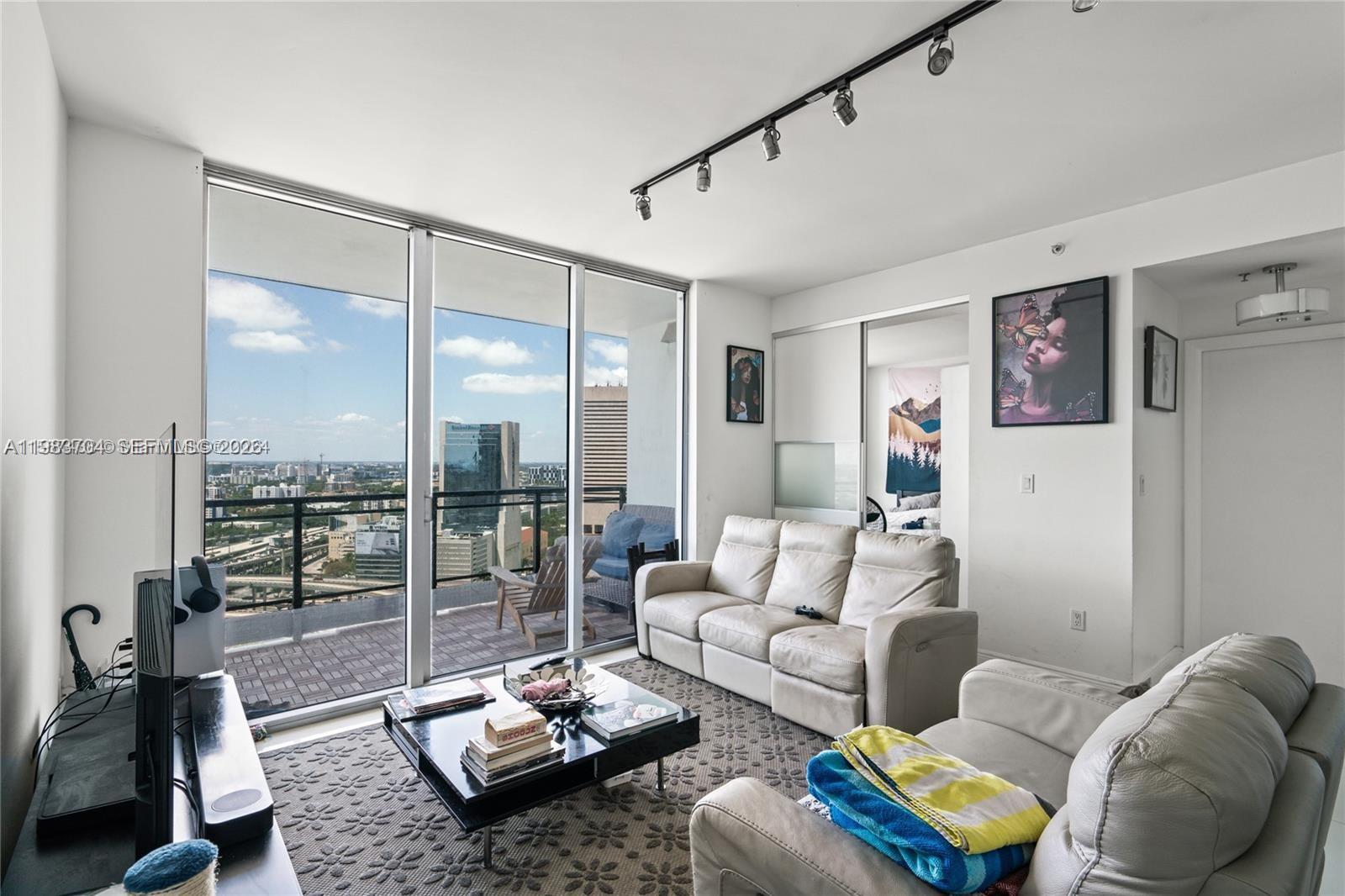 90 Southwest 3rd Street, Unit 2908 Miami, FL 33130 - Photo 4 of 26