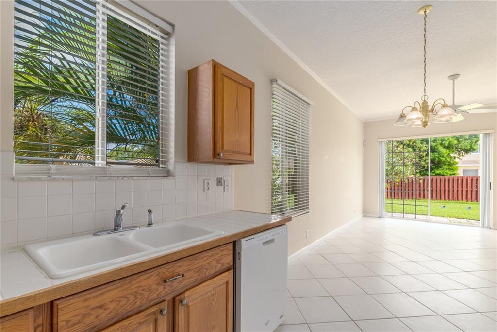 2509 Southeast Springtree Place Stuart, FL 34997 - Photo 9 of 18 Gallery Image 9
