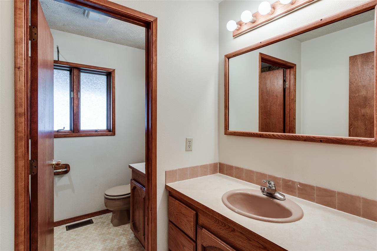 4824 East Lane Park Road Mead, WA 99021 - Photo 12 of 20
