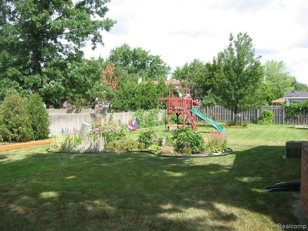 5741 Wedgewood Road Canton, MI 48187 - Photo 12 of 13 Backyard