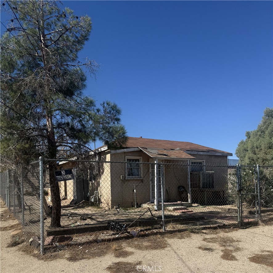 1574 Riverside Drive Barstow, CA 92311 - Photo 3 of 6 a front view of a house
