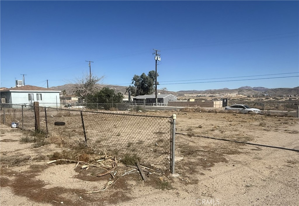1574 Riverside Drive Barstow, CA 92311 - Photo 4 of 6 a view of a lake view