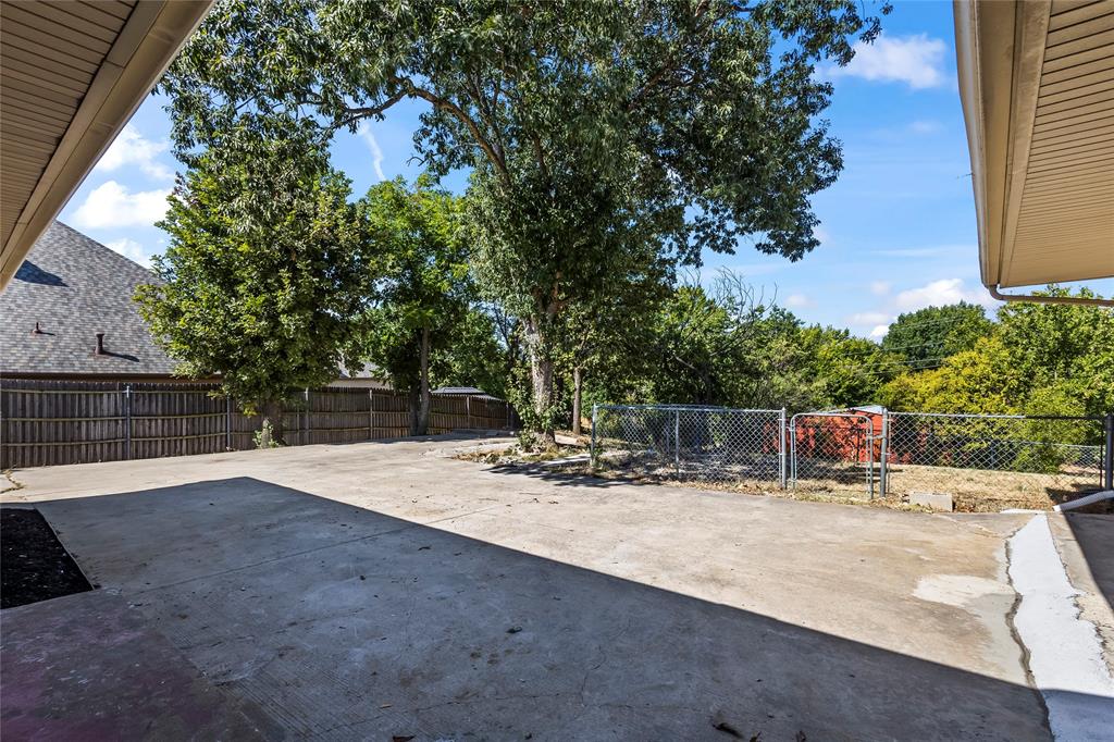 909 Robertson Road Grand Prairie, TX 75050 - Photo 30 of 36 Gallery Image 30