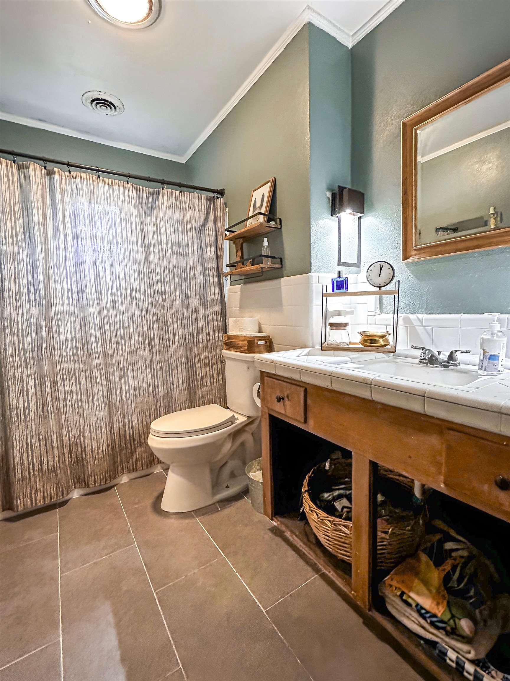 415 West Myrtle Avenue Foley, AL 36535 - Photo 3 of 17 Bathroom