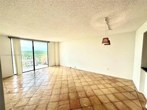 $175,000 | 2350 Northeast 135th Street, Unit 1101, North Miami, FL 33181