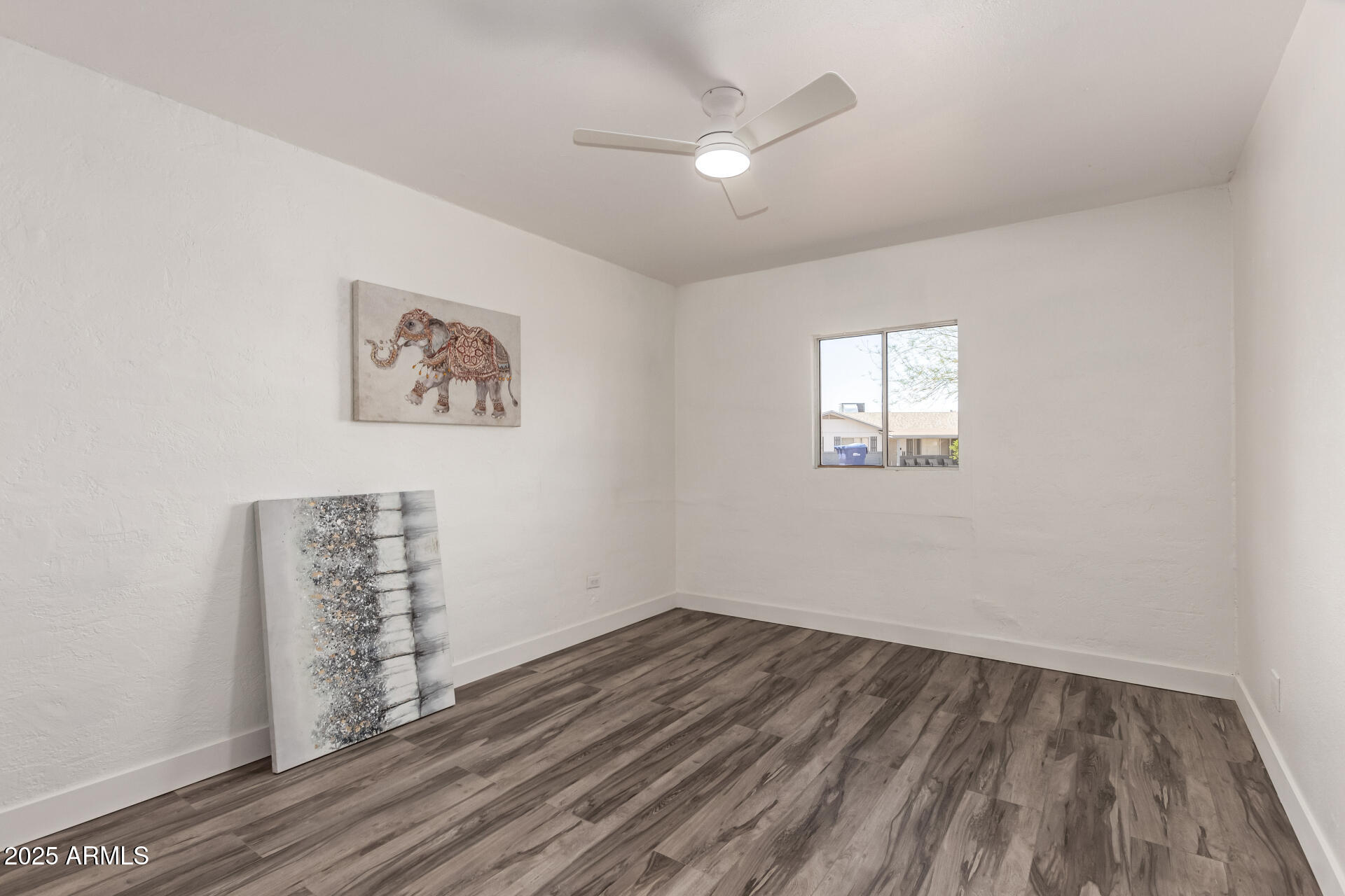 39 North Maple Mesa, AZ 85205 - Photo 19 of 29 an empty room with windows