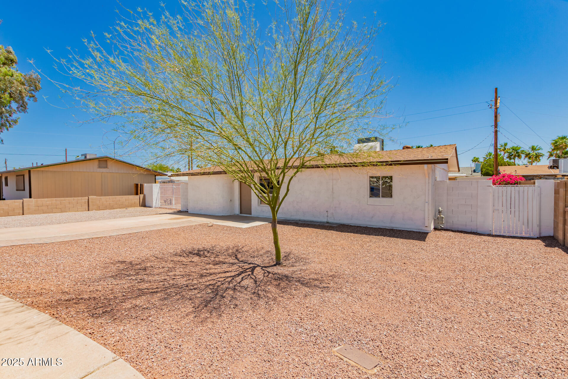 39 North Maple Mesa, AZ 85205 - Photo 7 of 29 a house with a outdoor space
