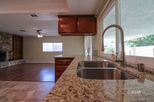 225 South Locust Street Ridgecrest, CA 93555 - Photo 12 of 35