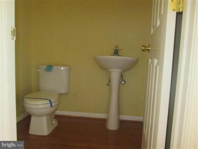 223 Seamaster Road Baltimore, MD 21221 - Photo 11 of 30 Bath