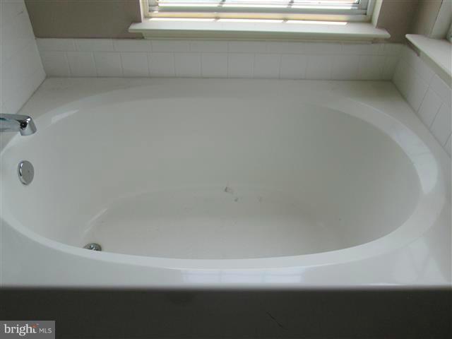 223 Seamaster Road Baltimore, MD 21221 - Photo 15 of 30 Bath (Master)