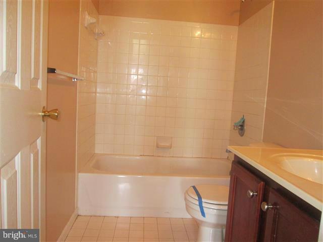 223 Seamaster Road Baltimore, MD 21221 - Photo 20 of 30 Bath
