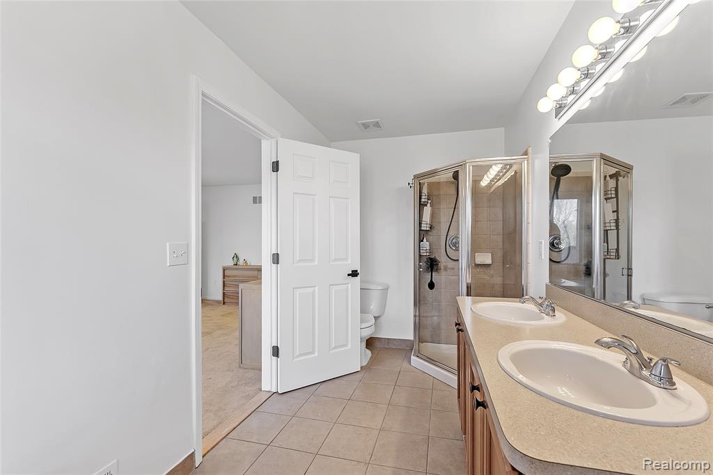 2178 Lagoon Drive Rochester Hills, MI 48309 - Photo 25 of 38