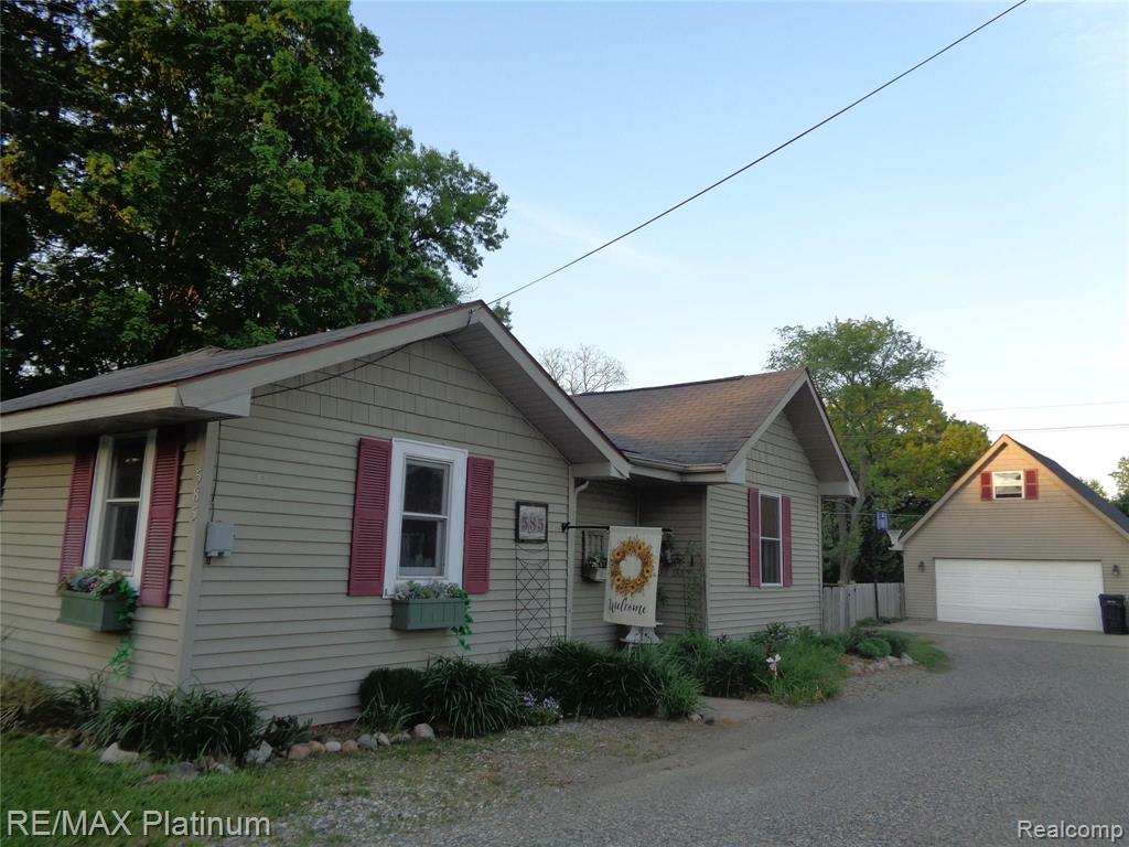 585 County Farm Road Howell, MI 48843 - Photo 1 of 31