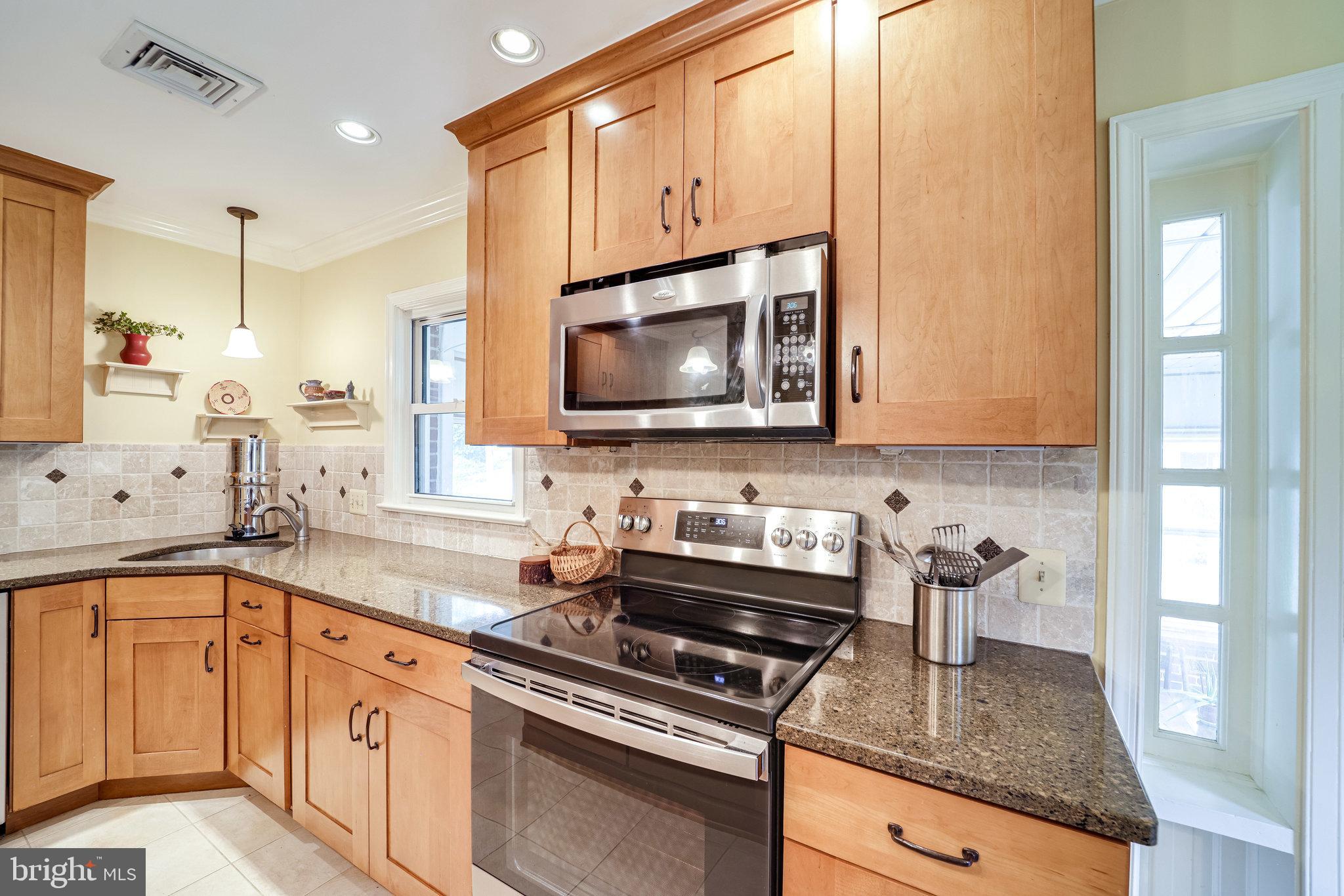 3712 Nalls Road Alexandria, VA 22309 - Photo 4 of 48 New Electric Range 2020