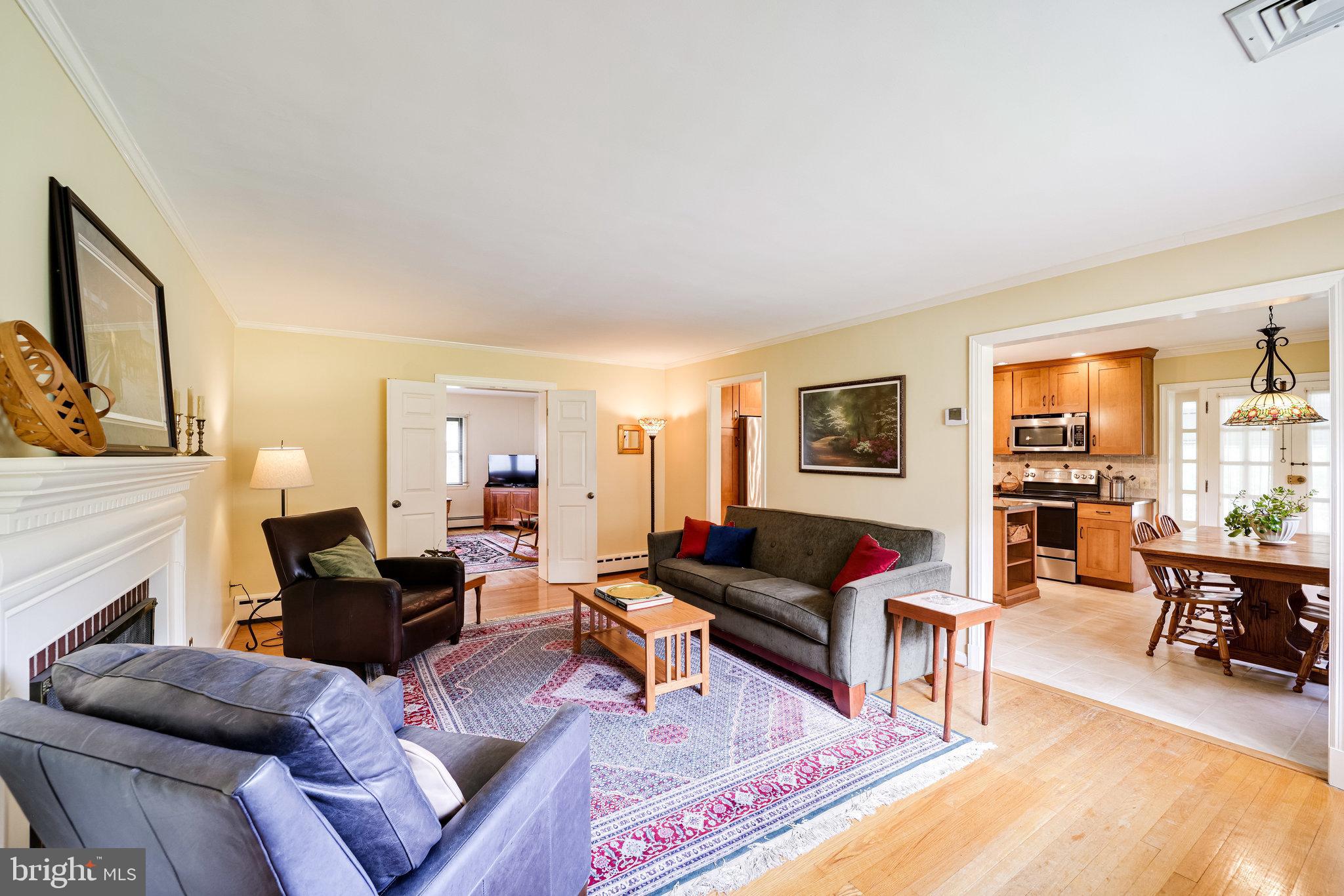 3712 Nalls Road Alexandria, VA 22309 - Photo 9 of 48 Living Room