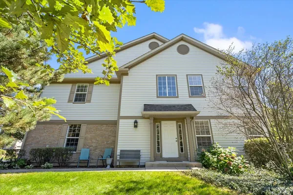 $399,000 | 2010 Ivy Ridge Drive, Hoffman Estates, IL 60192