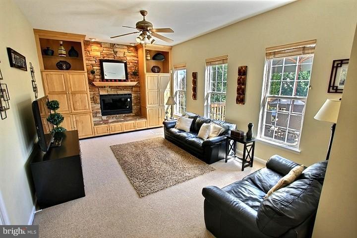 13906 Rockingham Road Germantown, MD 20874 - Photo 11 of 30 Family Room