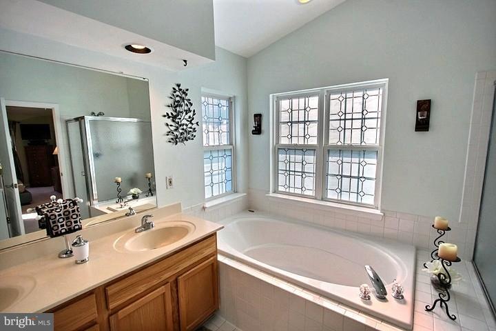 13906 Rockingham Road Germantown, MD 20874 - Photo 17 of 30 Bath (Master)