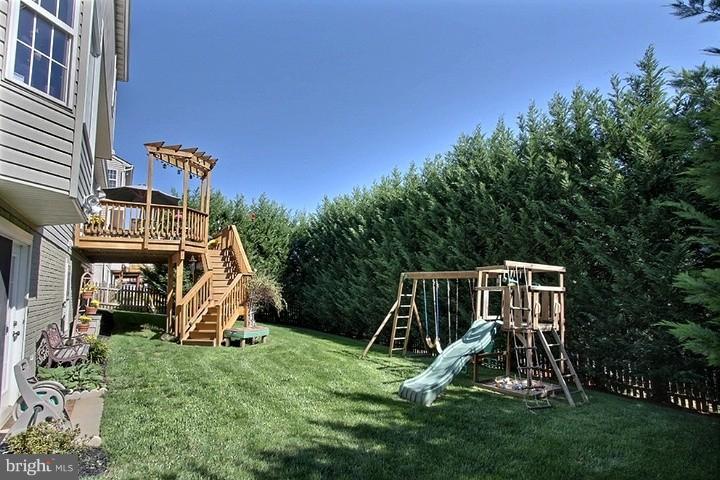 13906 Rockingham Road Germantown, MD 20874 - Photo 29 of 30 Exterior (Rear)