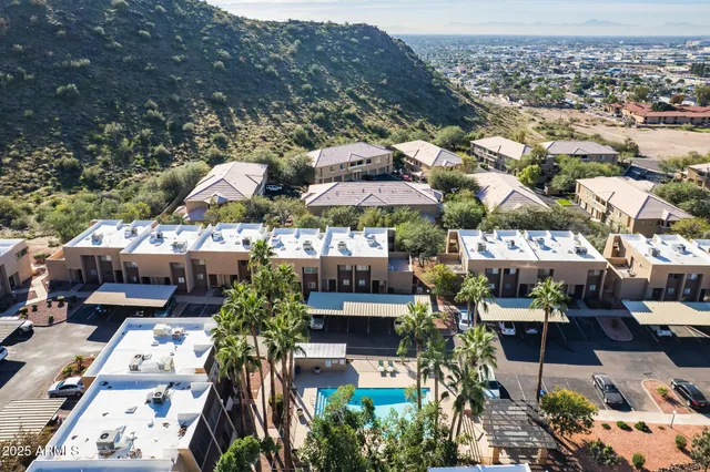 a view of residential houses with outdoor space
