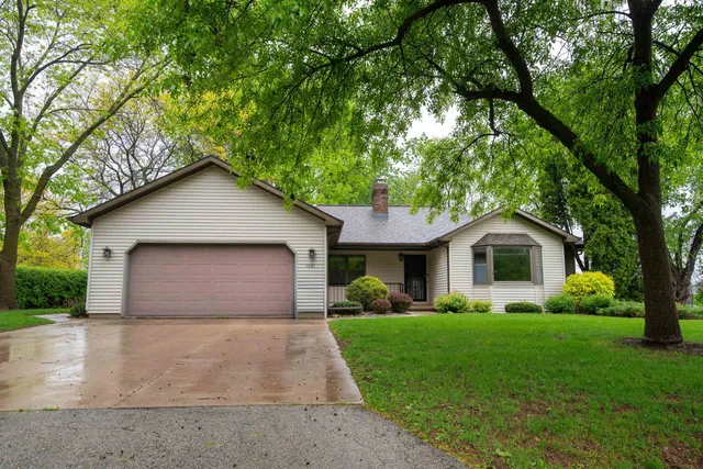 $399,900 | 1601 Lake Breeze Road, Oshkosh, WI 54904