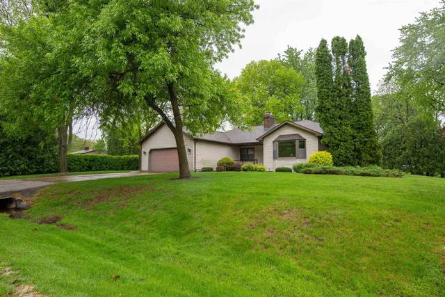 $399,900 | 1601 Lake Breeze Road, Oshkosh, WI 54904