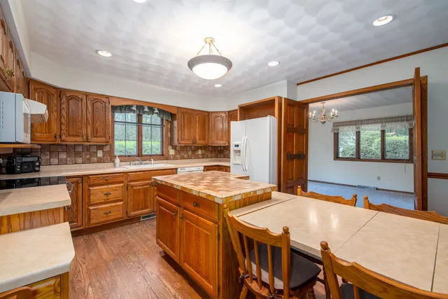 $399,900 | 1601 Lake Breeze Road, Oshkosh, WI 54904