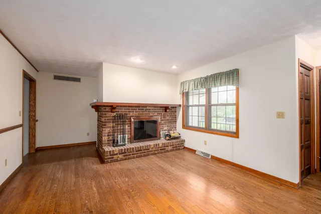 $399,900 | 1601 Lake Breeze Road, Oshkosh, WI 54904