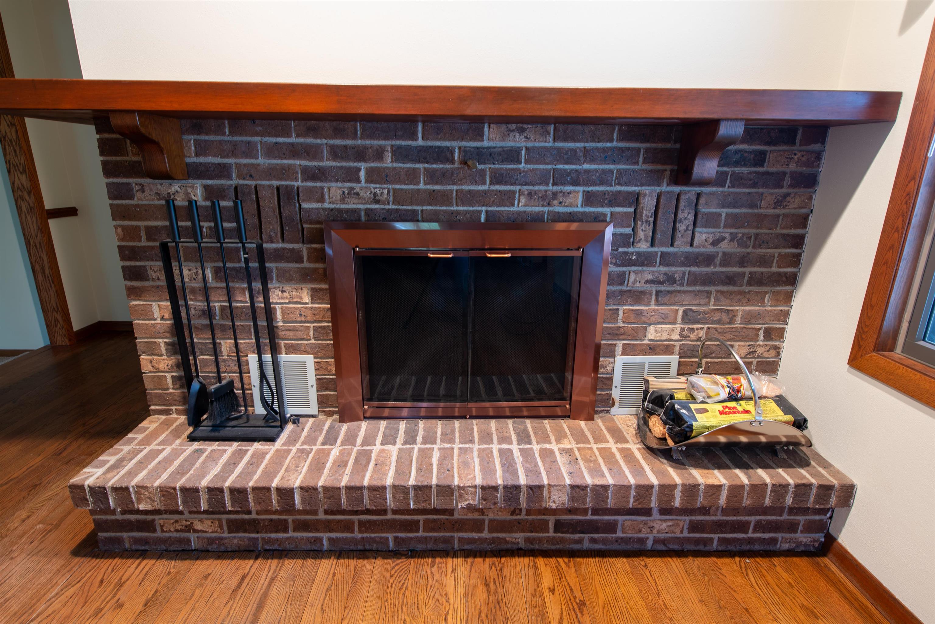 1601 Lake Breeze Road Oshkosh, WI 54904 - Photo 7 of 25