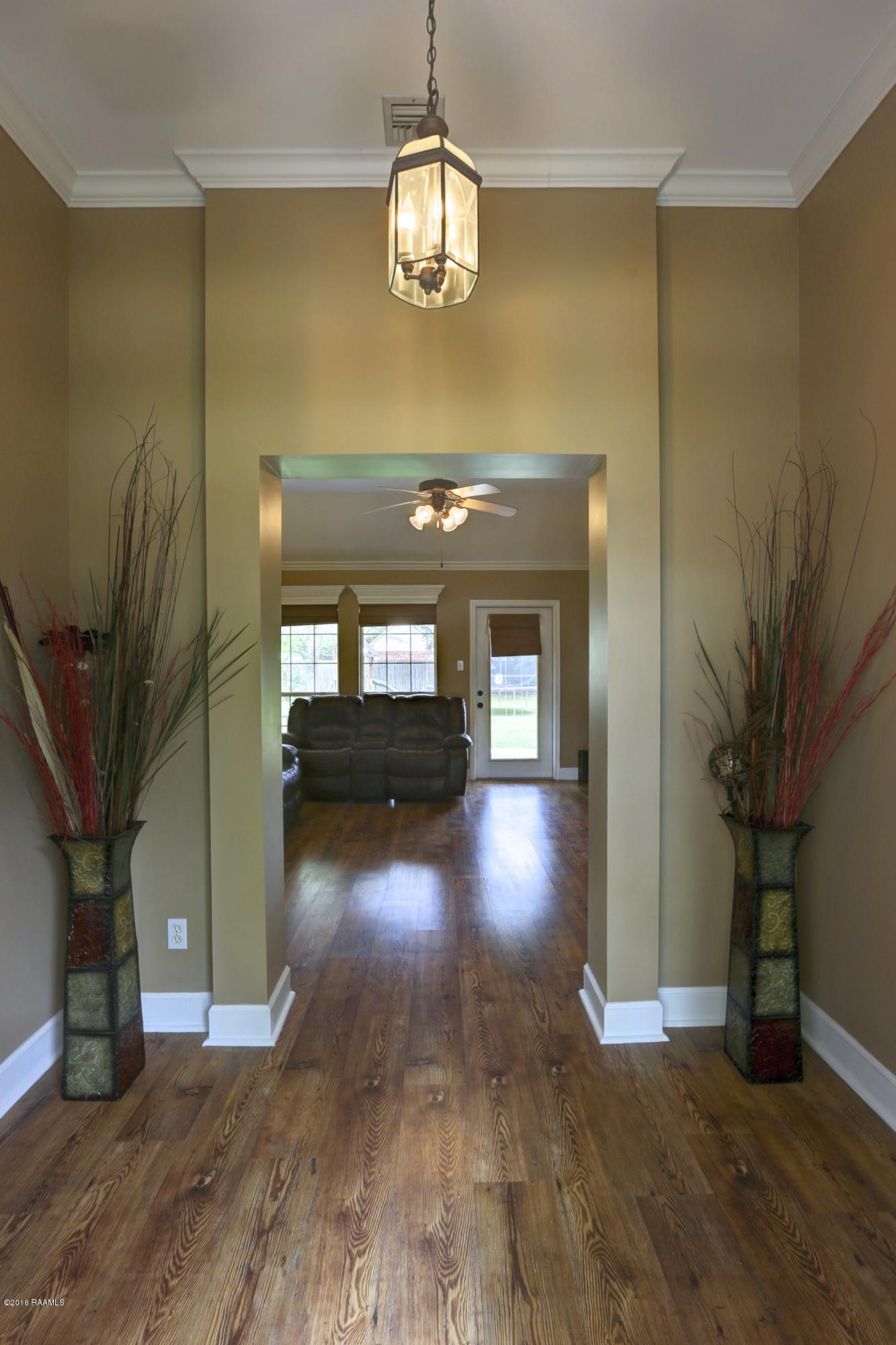 103 Longpointe Road Youngsville, LA 70592 - Photo 3 of 21 103%20Longpointe%20Youngsville4