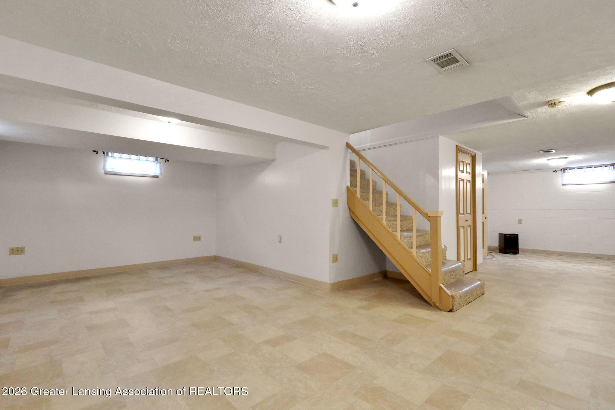 2525 Bedford Road Lansing, MI 48911 - Photo 23 of 31