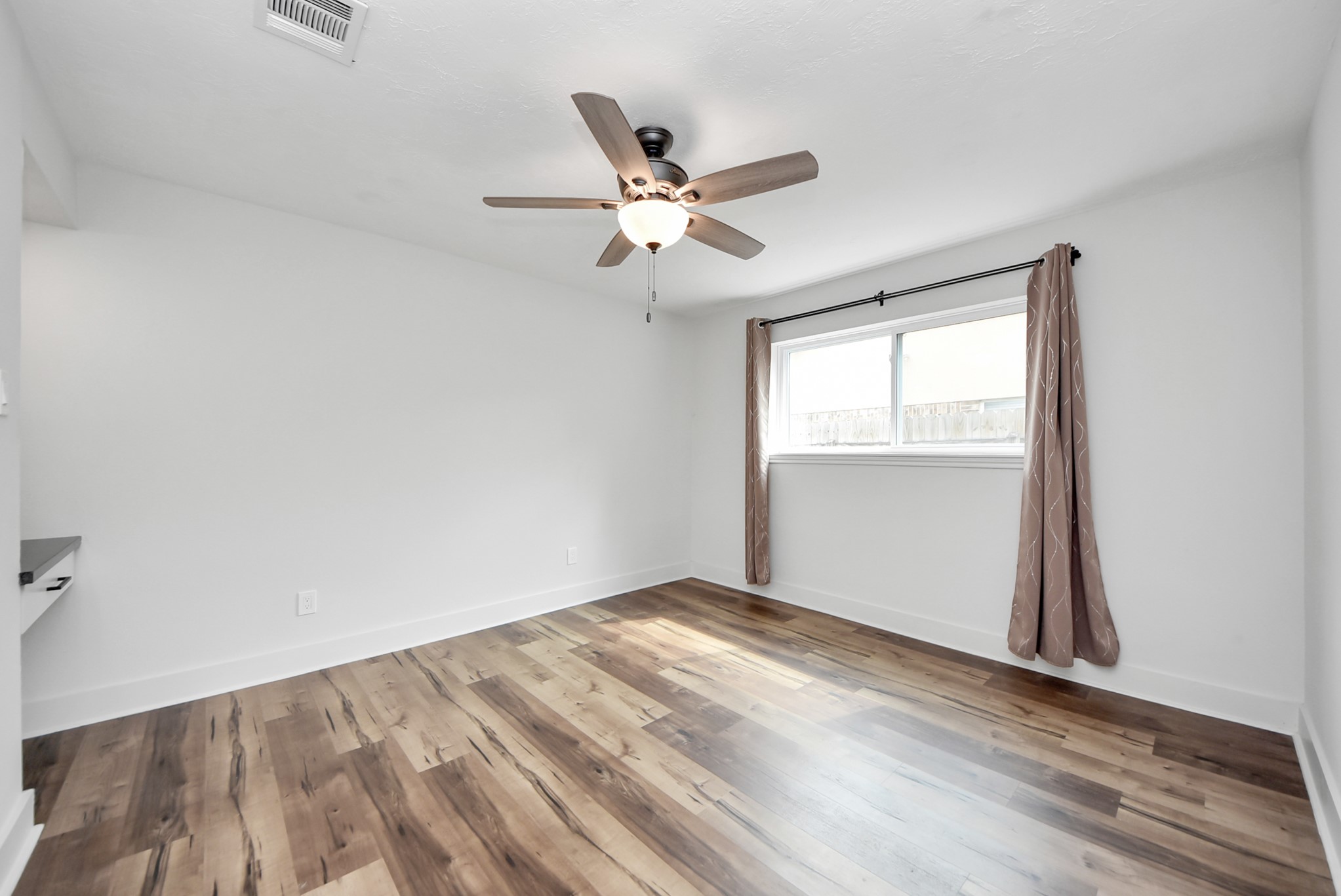 9731 Clanton Street Houston, TX 77080 - Photo 25 of 41 2nd Bedroom