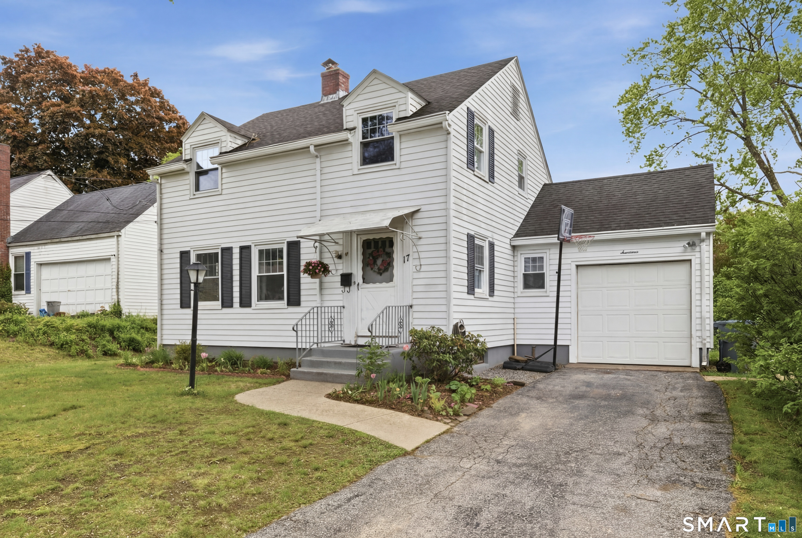 17 Riverdale Road Enfield, CT 06082 - Photo 2 of 36
